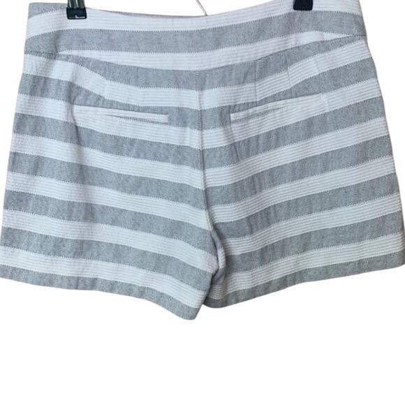 Loft Shorts Women's Size 2 Grey White Striped Sailor Button Detail 100% Cotton - Picture 2 of 4